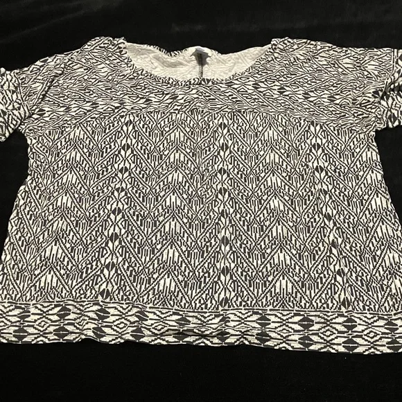 Old Navy Black and White Chevron Blouse - Picture 1 of 5